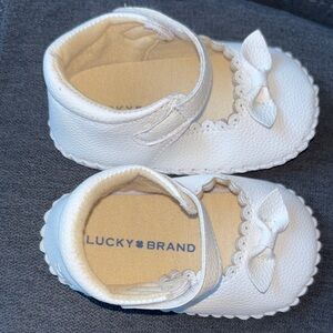 Lucky Brand Scalloped White Baby Shoes